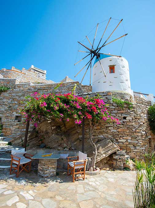 Ο αναπαλαιωμένος ανεμόμυλος στο Art Houses Sifnos