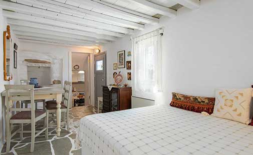 Υπνοδωμάτιο με διπλό κρεβάτι