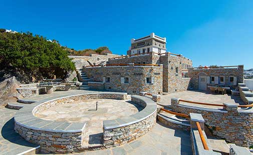 Ένα πετρόχτιστο αλώνι στο Art Houses Sifnos