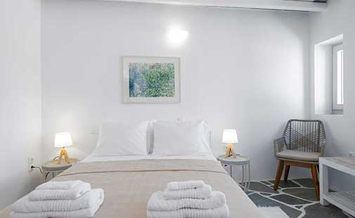 Υπνοδωμάτιο με διπλό κρεβάτι